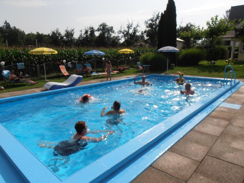Ferienanlage Seehof Krumpendorf Extérieur photo